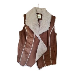 YMI  Women's Faux Fur & Faux Suede Drape Vest Size Medium